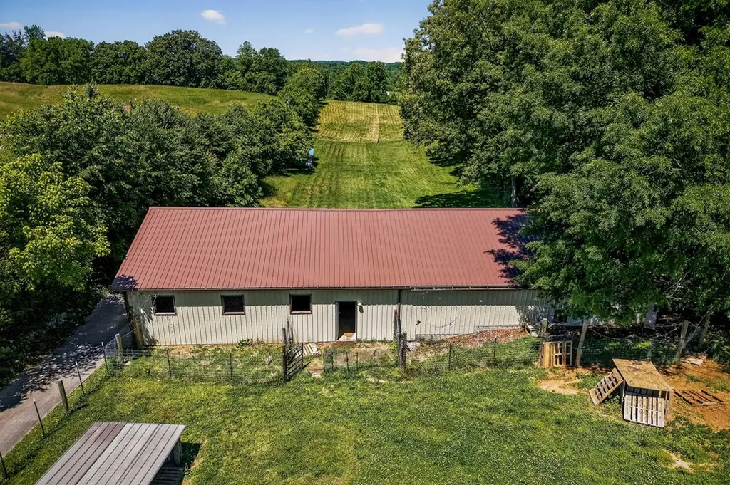 2246 Hidden Cove Road Cookeville TN 38506