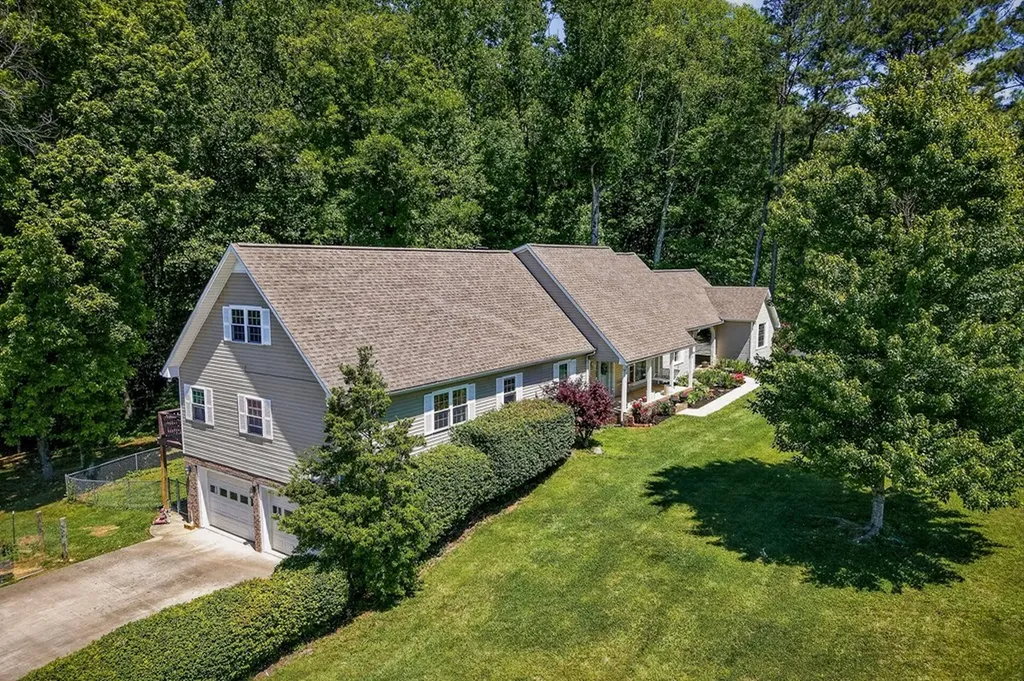 2246 Hidden Cove Road Cookeville TN 38506
