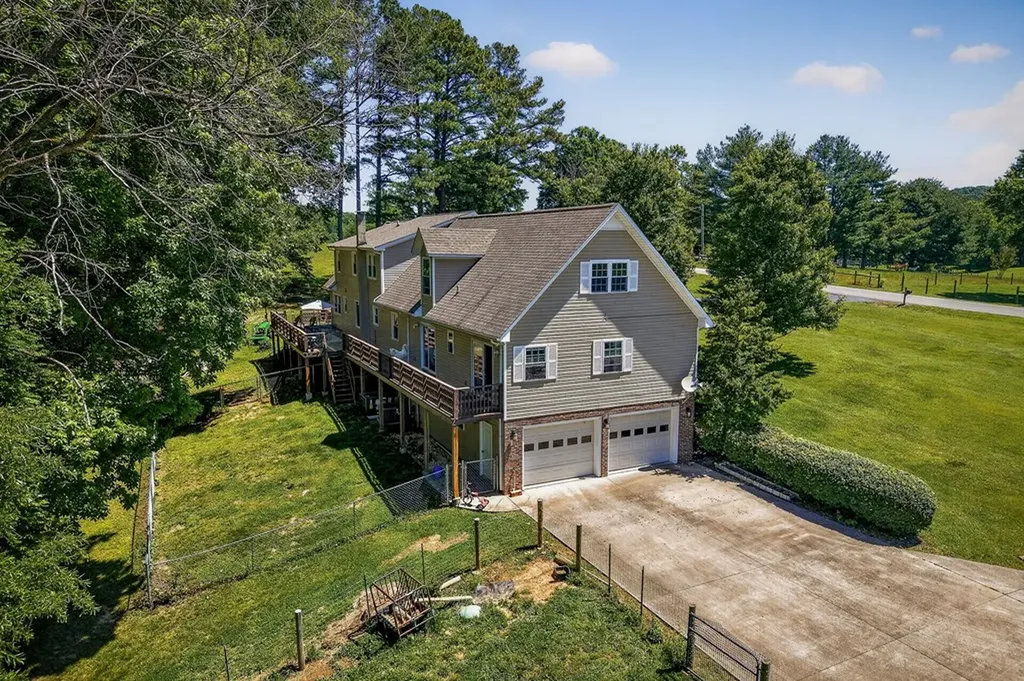 2246 Hidden Cove Road Cookeville TN 38506