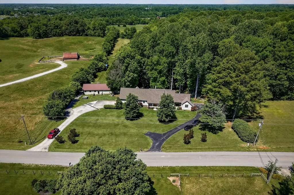 2246 Hidden Cove Road Cookeville TN 38506