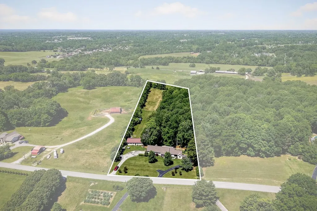 2246 Hidden Cove Road Cookeville TN 38506