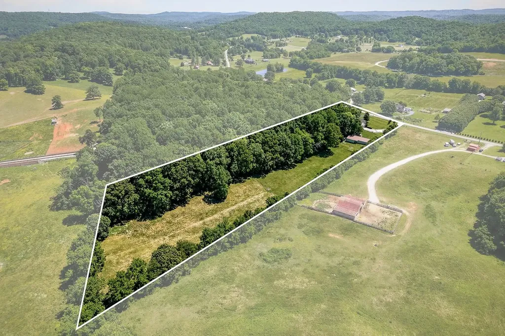 2246 Hidden Cove Road Cookeville TN 38506