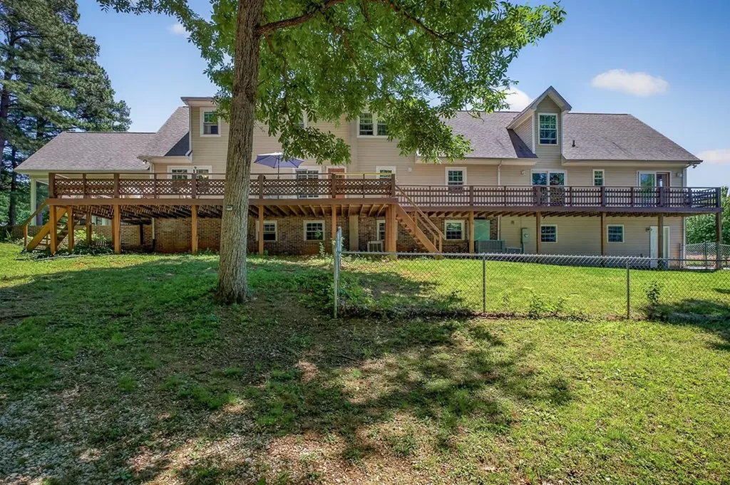 2246 Hidden Cove Road Cookeville TN 38506