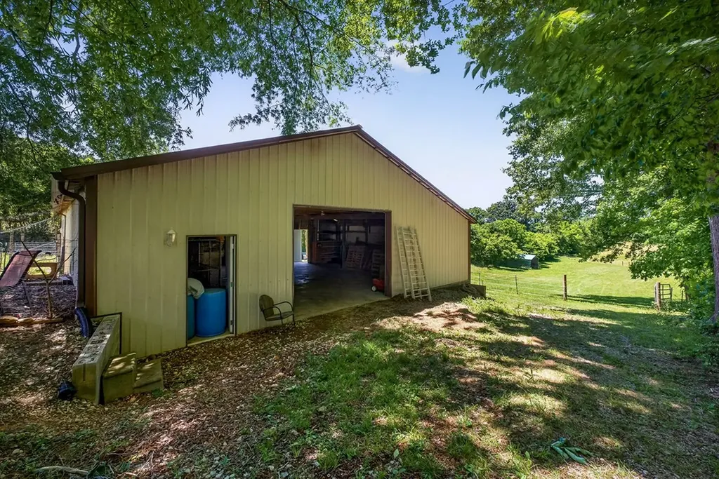 2246 Hidden Cove Road Cookeville TN 38506