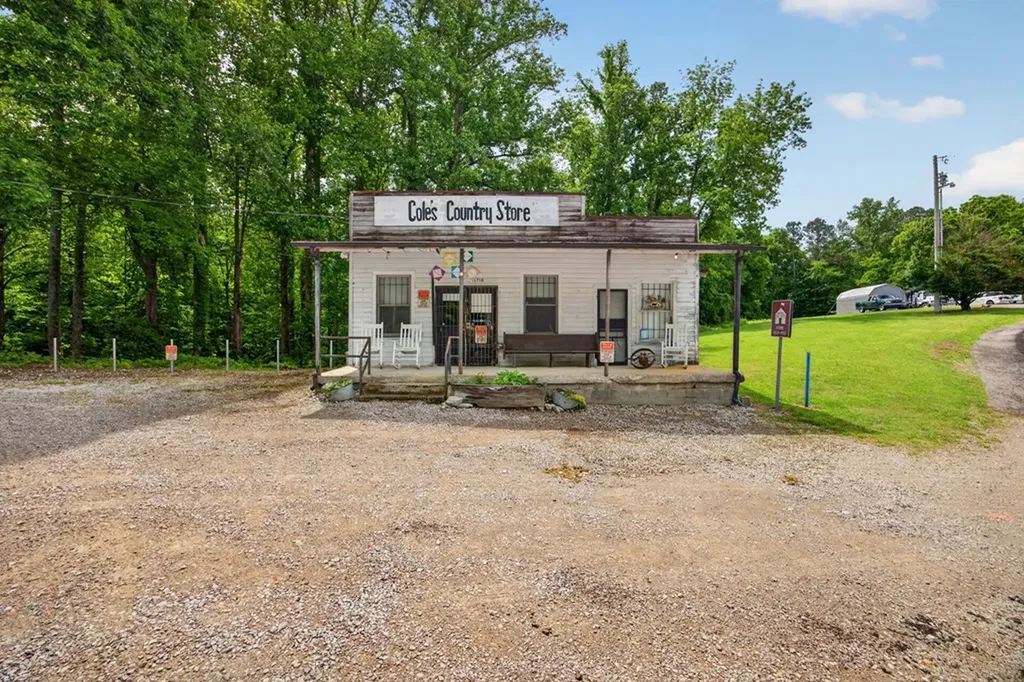 11710 Nashville Highway Baxter TN 38544