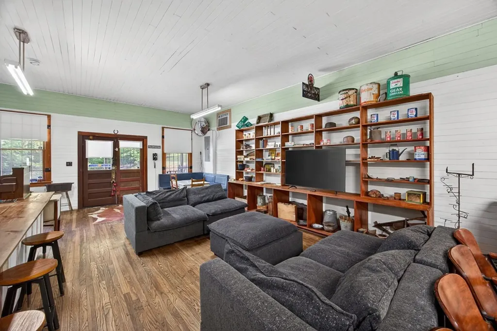 11710 Nashville Highway Baxter TN 38544