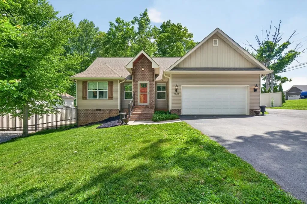1543 Heritage Circle Cookeville TN 38506