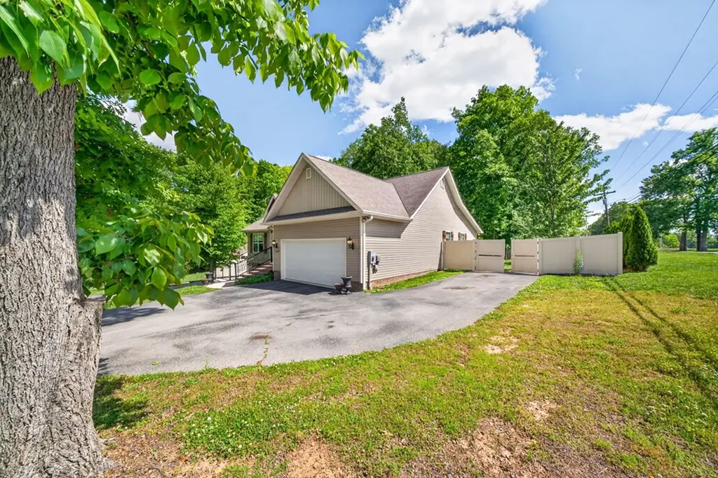 1543 Heritage Circle Cookeville TN 38506