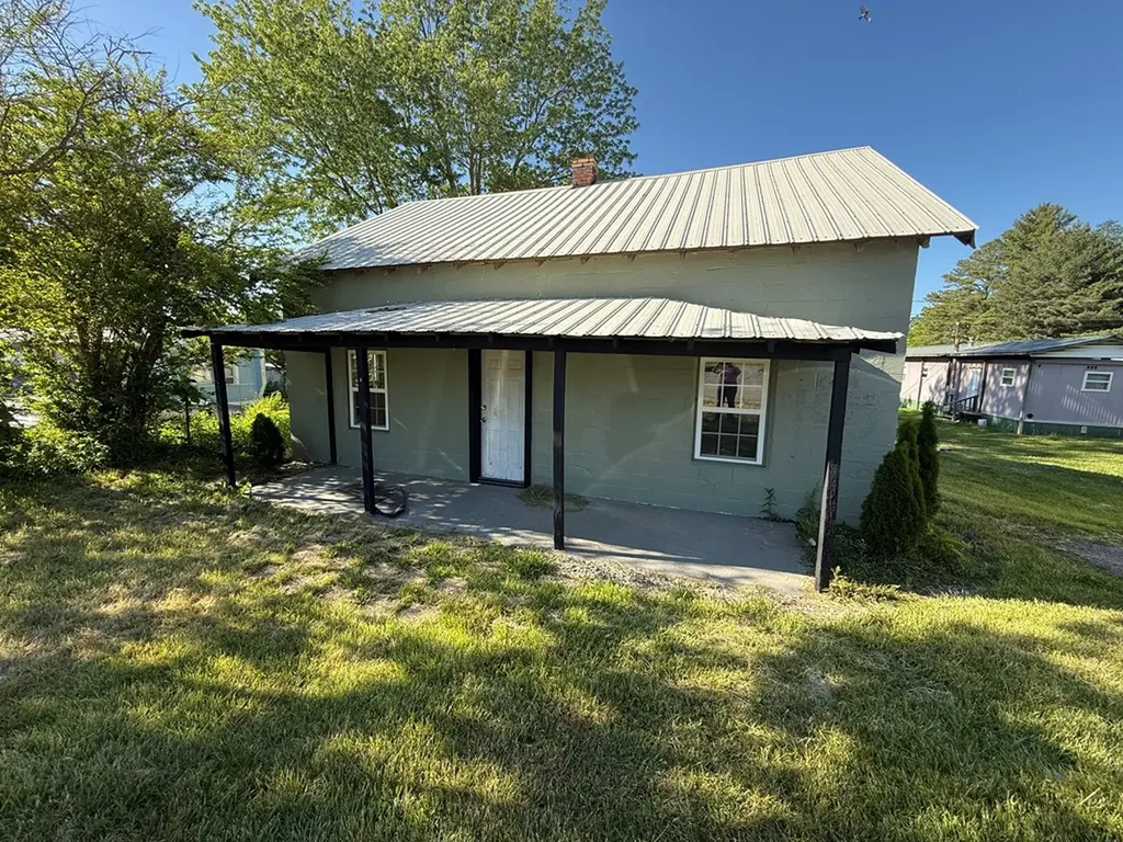 210 Woodland Avenue E Jamestown TN 38556
