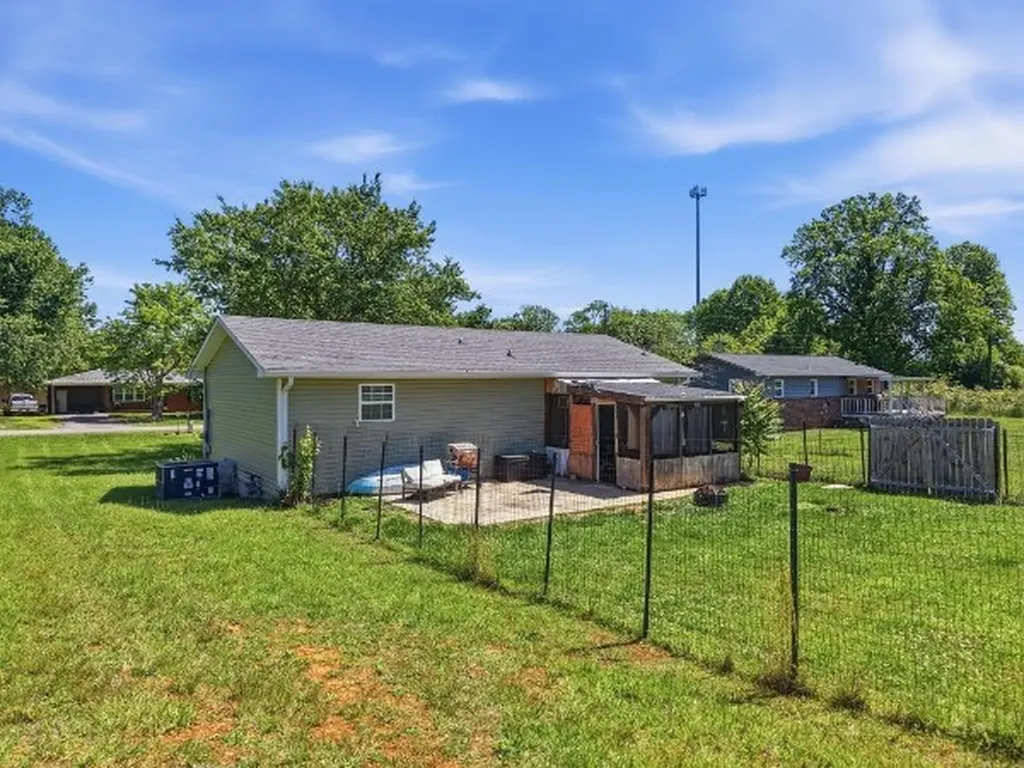163 Haley Avenue Doyle TN 38559