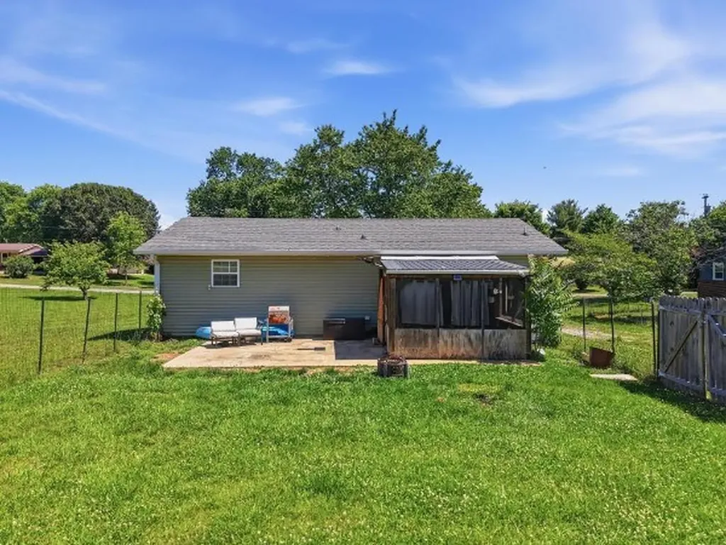 163 Haley Avenue Doyle TN 38559