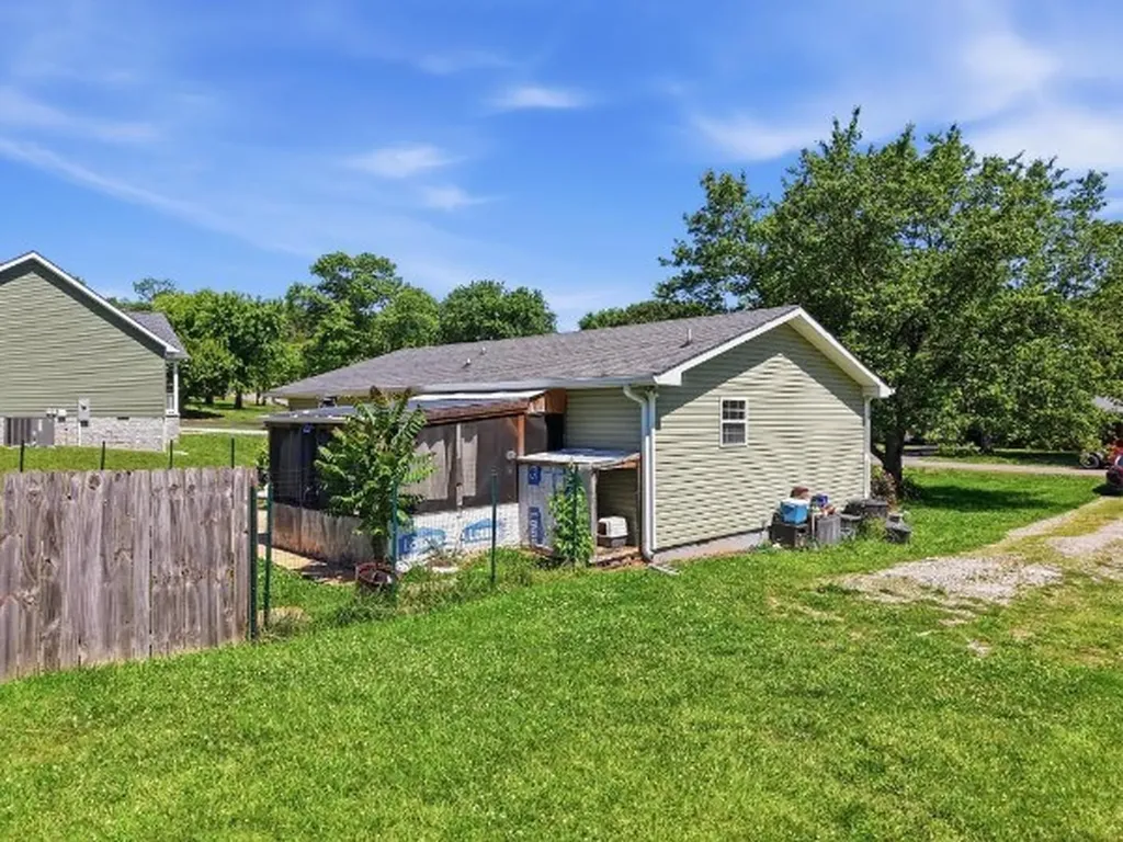 163 Haley Avenue Doyle TN 38559