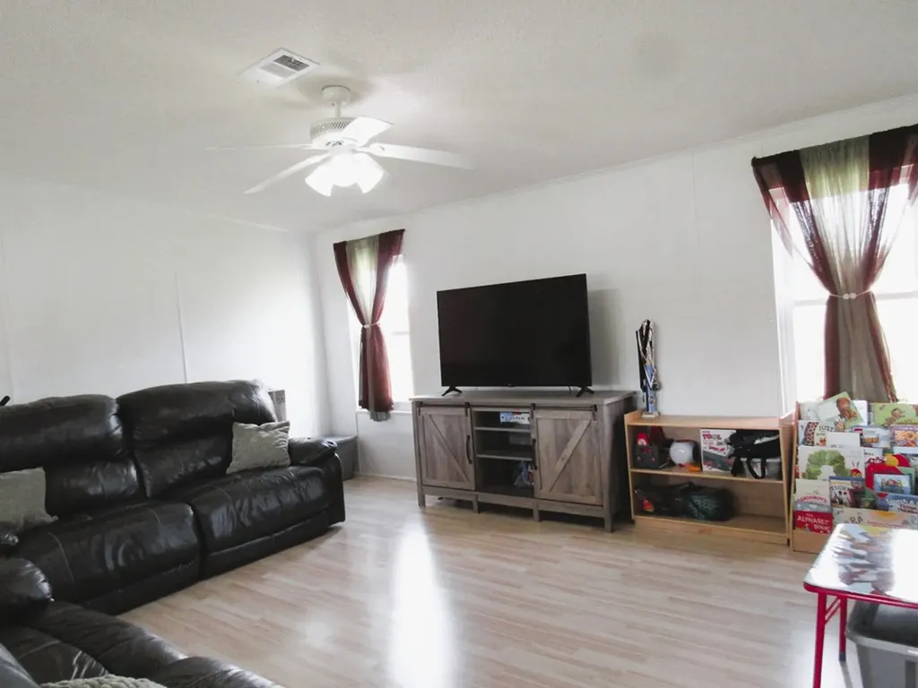 856 Corinth Sparta TN 38583