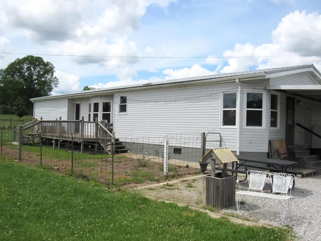 856 Corinth Sparta TN 38583