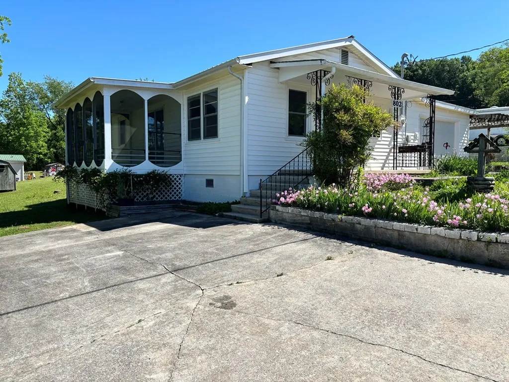 802 Water Street Livingston TN 38570