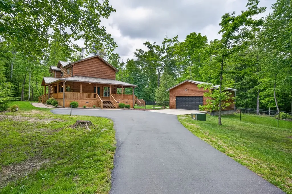 704 White Oak Road Monterey TN 38574