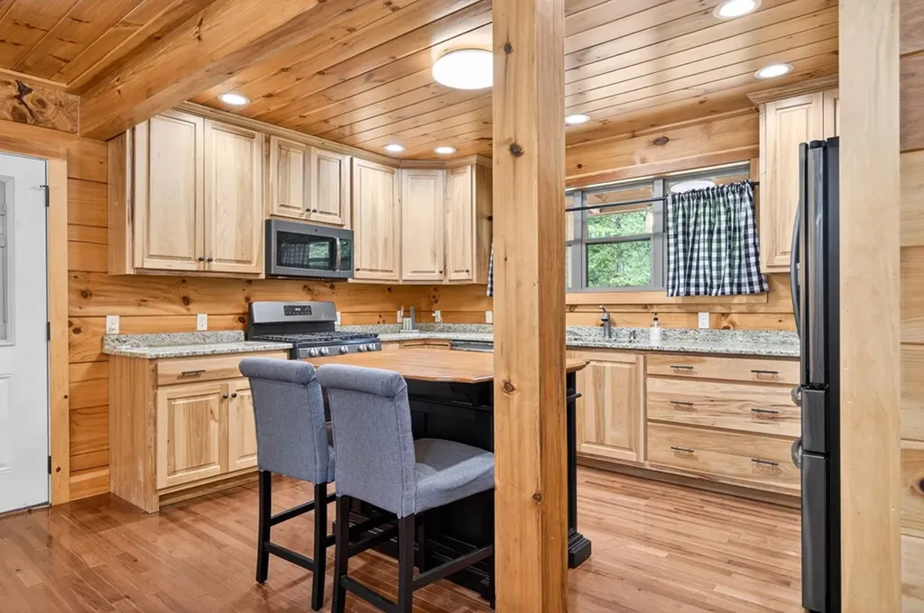 704 White Oak Road Monterey TN 38574
