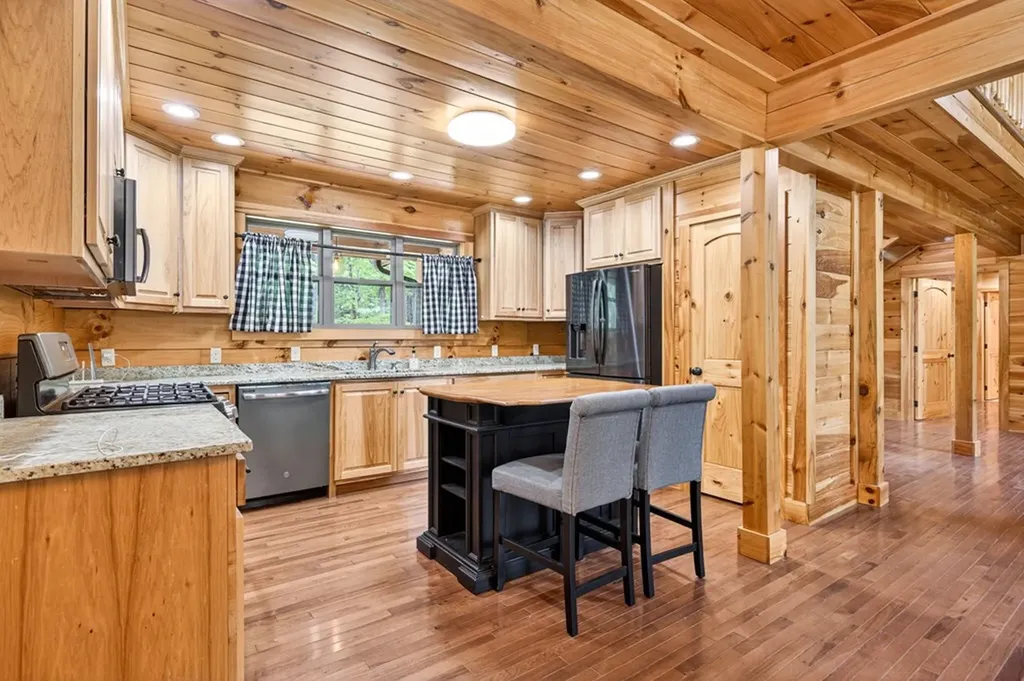 704 White Oak Road Monterey TN 38574