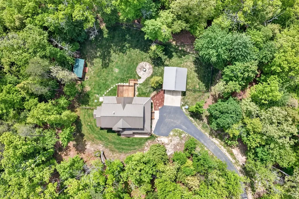704 White Oak Road Monterey TN 38574