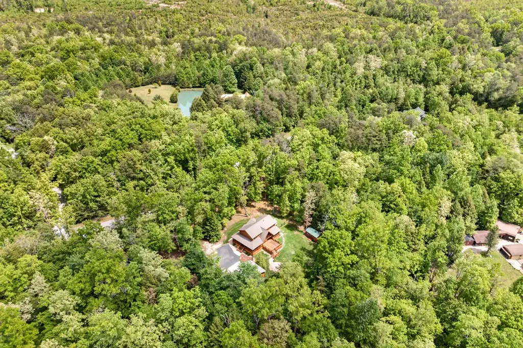 704 White Oak Road Monterey TN 38574