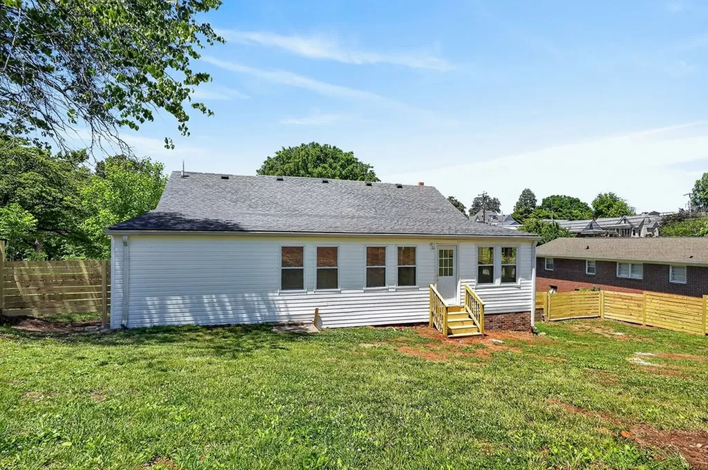128 S Young Sparta TN 38583