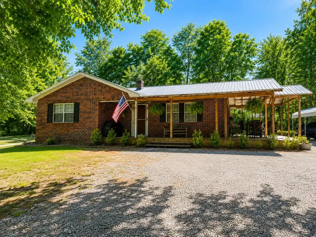 148 Lester Ledbetter Lane Hilham TN 38568