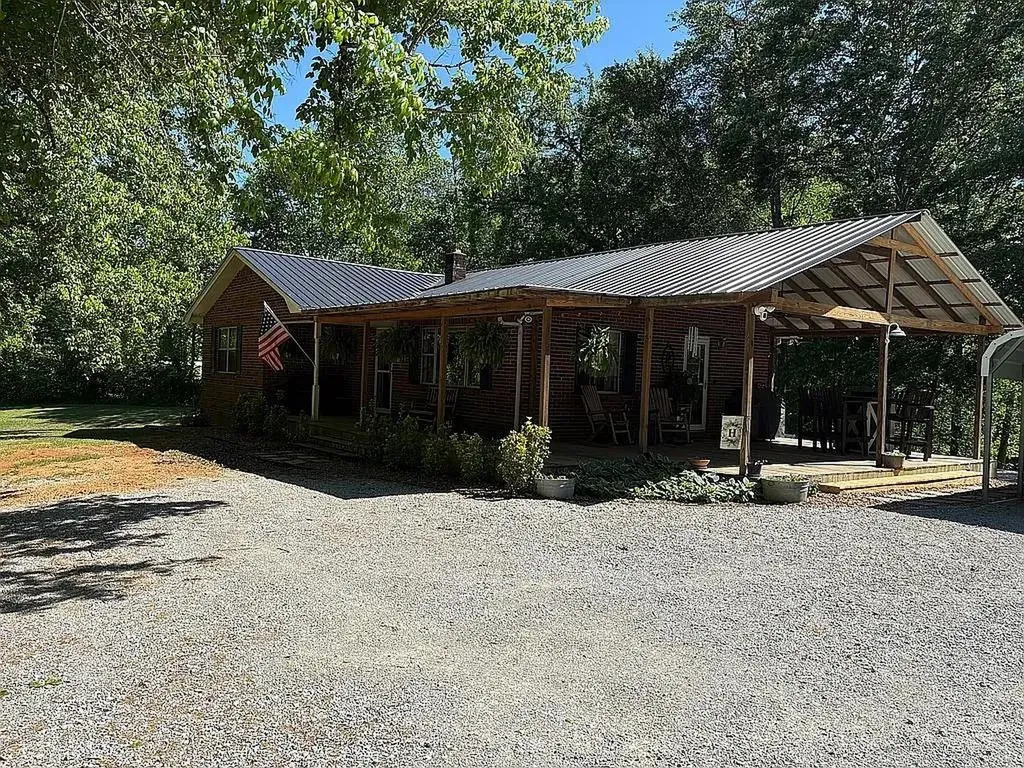 148 Lester Ledbetter Lane Hilham TN 38568