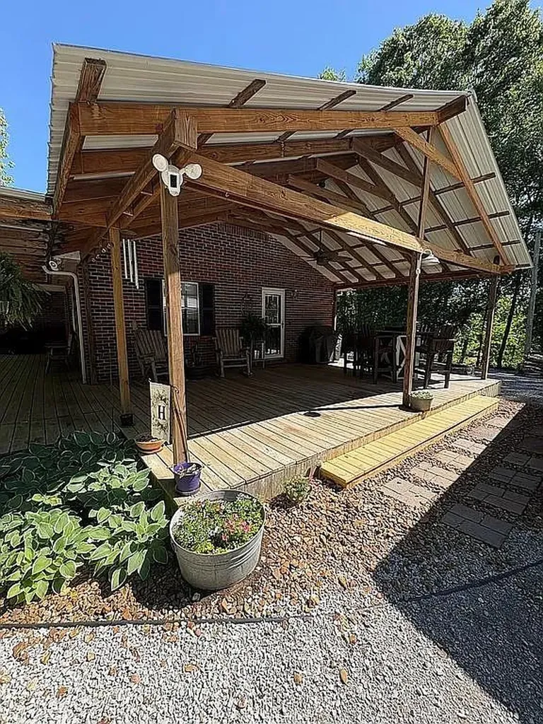 148 Lester Ledbetter Lane Hilham TN 38568