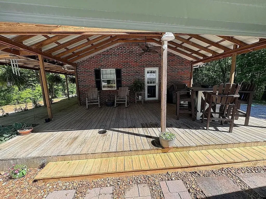 148 Lester Ledbetter Lane Hilham TN 38568