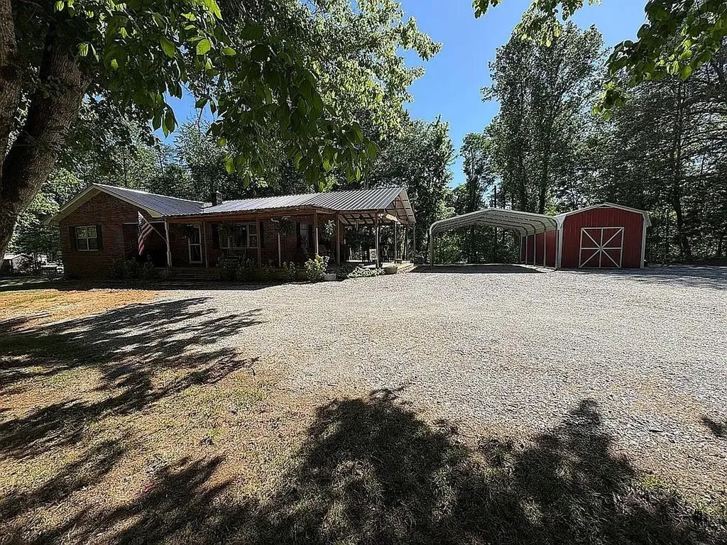 148 Lester Ledbetter Lane Hilham TN 38568