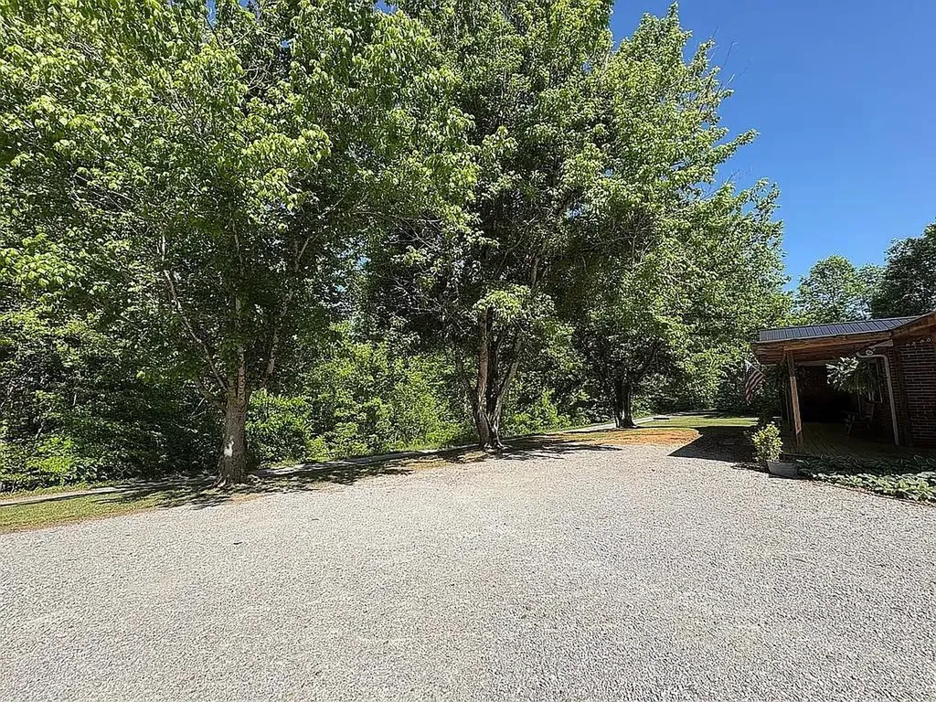 148 Lester Ledbetter Lane Hilham TN 38568