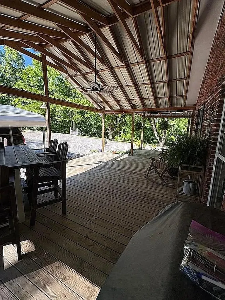 148 Lester Ledbetter Lane Hilham TN 38568