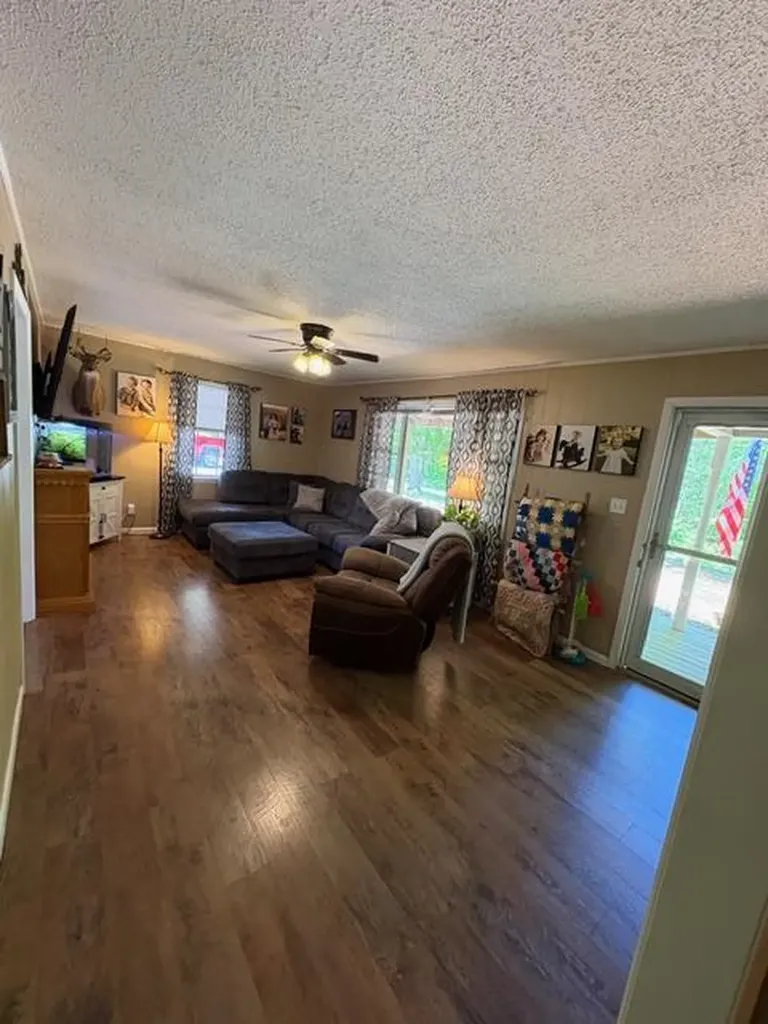 148 Lester Ledbetter Lane Hilham TN 38568