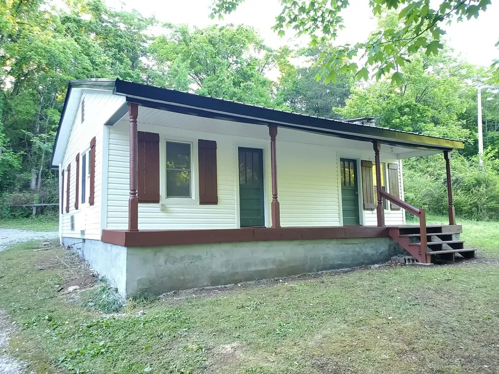 210 Rawls Creek Road Gordonsville TN 38563-6550