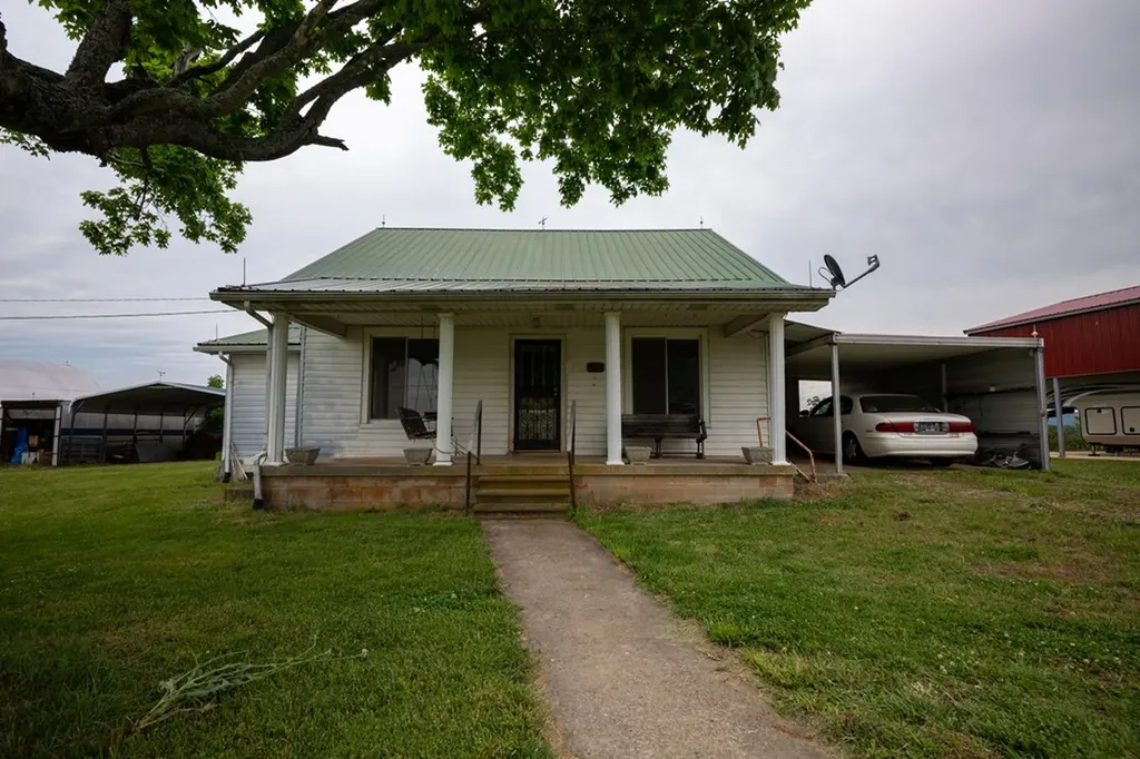 1496 S Bunker Hill Road Sparta TN 38583