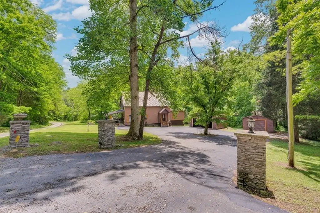 825 Shady Place Smithville TN 37166