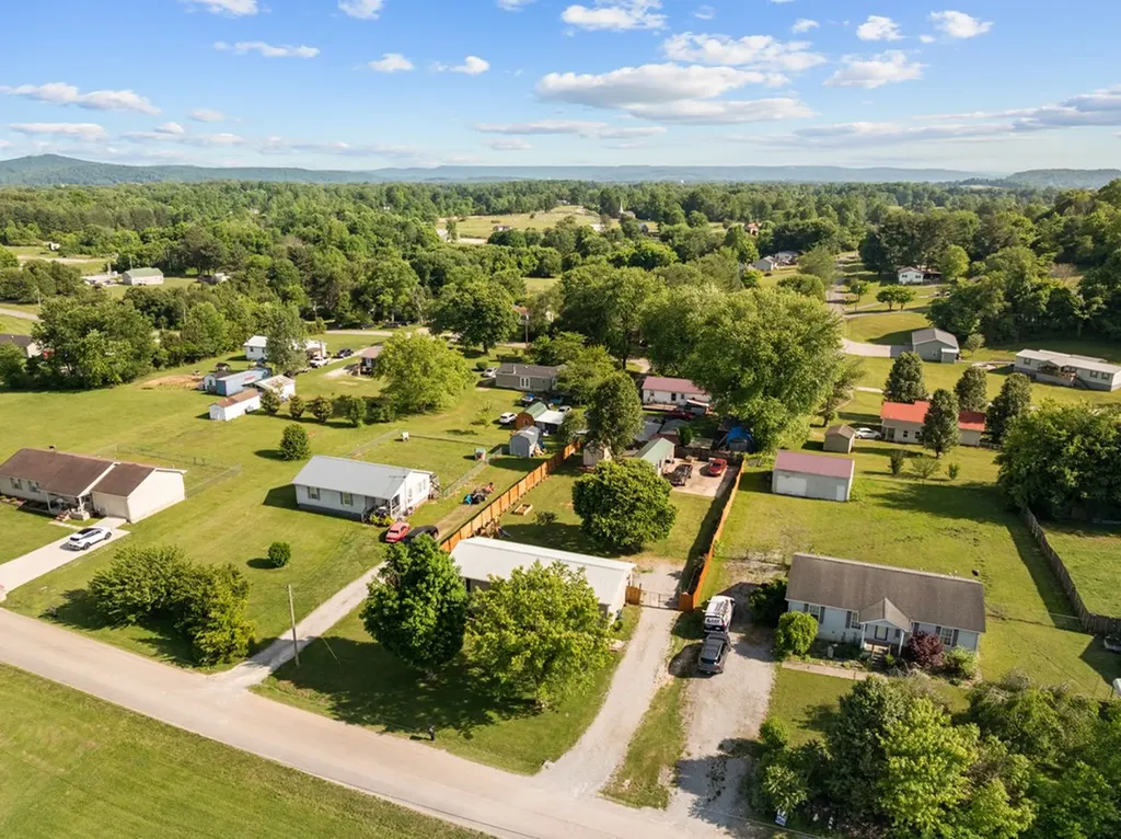 1608 Parker Road Sparta TN 38583