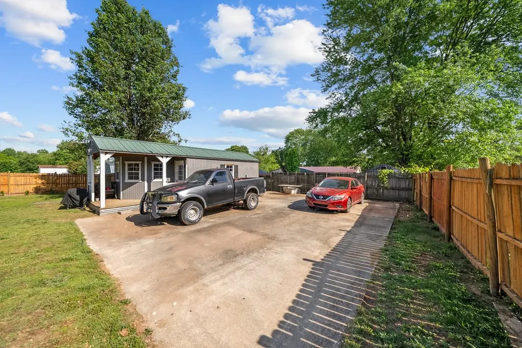 1608 Parker Road Sparta TN 38583