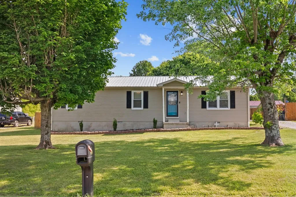 1608 Parker Road Sparta TN 38583