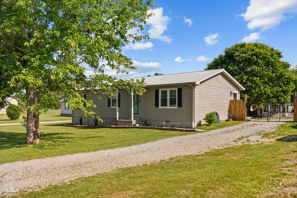 1608 Parker Road Sparta TN 38583