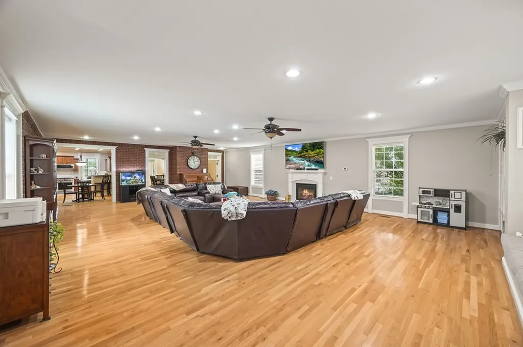 1916 Bear Creek Point Cookeville TN 38506