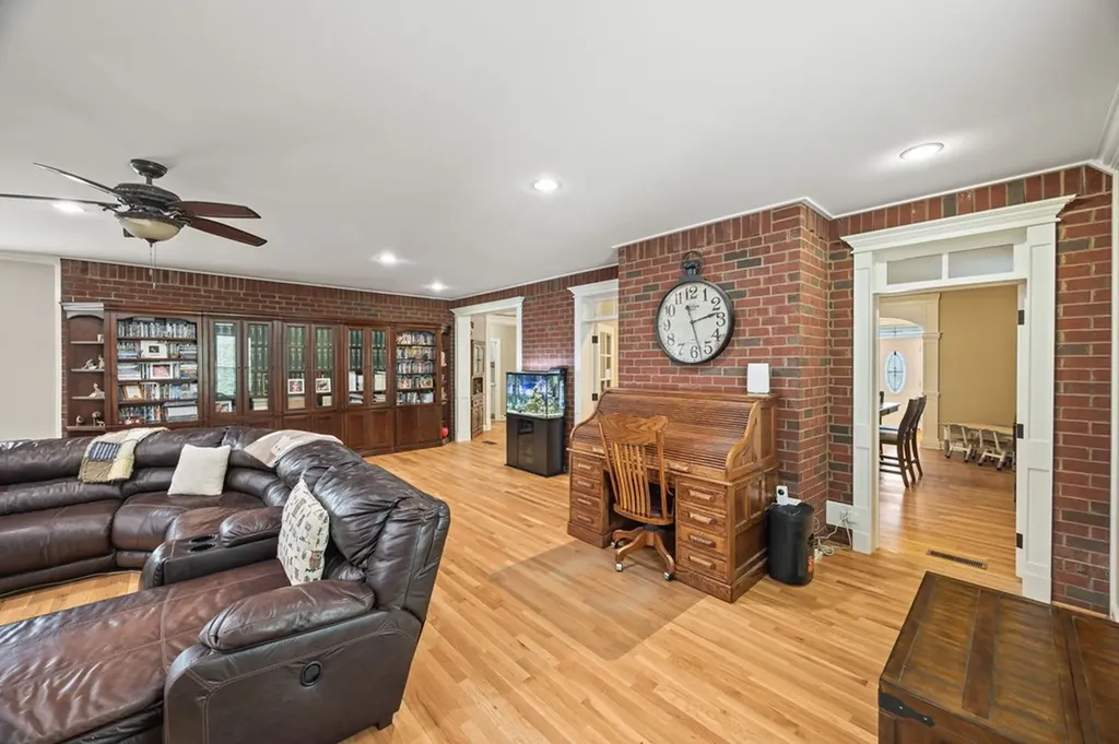 1916 Bear Creek Point Cookeville TN 38506