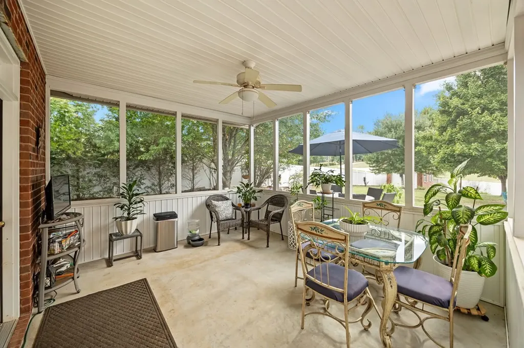 1916 Bear Creek Point Cookeville TN 38506
