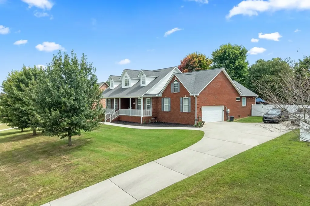 1916 Bear Creek Point Cookeville TN 38506