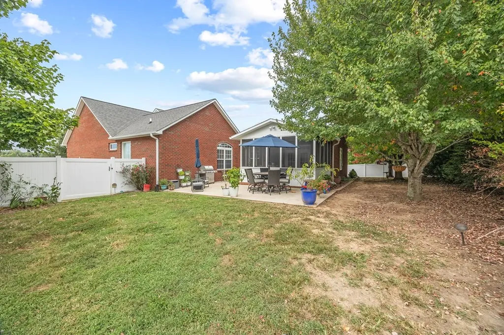 1916 Bear Creek Point Cookeville TN 38506