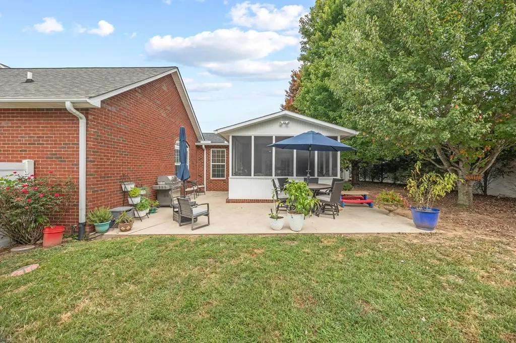 1916 Bear Creek Point Cookeville TN 38506