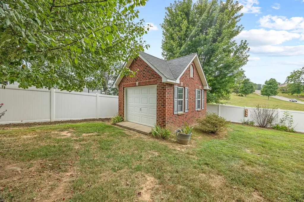 1916 Bear Creek Point Cookeville TN 38506