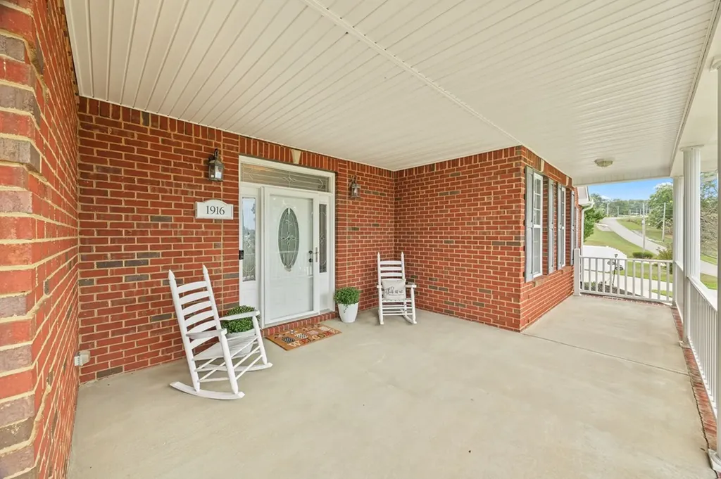 1916 Bear Creek Point Cookeville TN 38506
