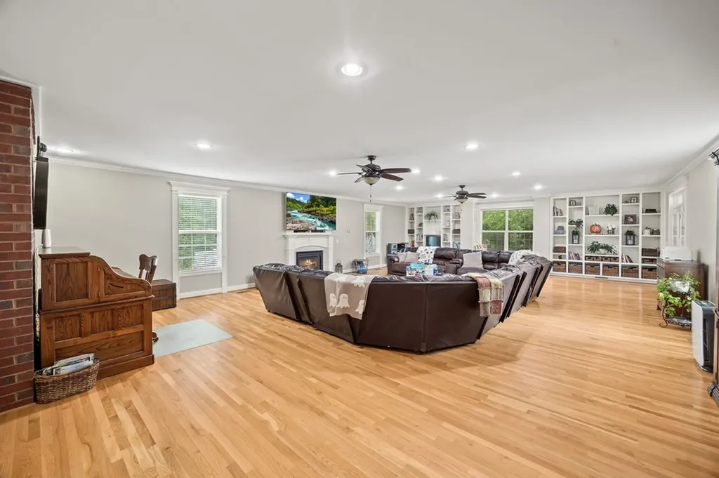 1916 Bear Creek Point Cookeville TN 38506