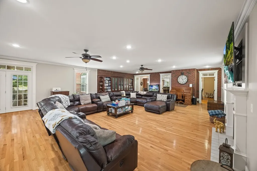 1916 Bear Creek Point Cookeville TN 38506